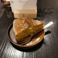 Lemon and lavender cake at Espresso Quartier in Maastricht