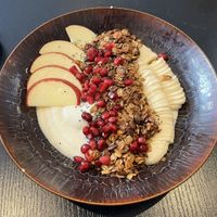 Beautifully prepared yoghurt breakfastt  at Espresso Quartier in Maastricht