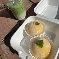 Iced matcha latte + Yuzu mochis (takeaway) at Mochisan in Valencia