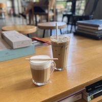 Latte + chai latte frio  at Café Cultura Batel in Curitiba