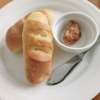 Vegan bread roll and homemade jam at Cafe Rest Montrose in Hiroshima