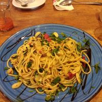 Crispy garlic spaghetti at Vengo Die Gemusekuche in Bremen