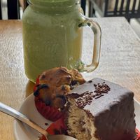 Jugo verde, muffin, gansito at Te Quiero Verde in San Cristobal De Las Casas