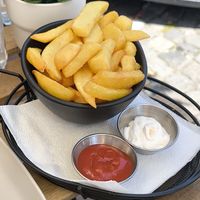 Pommes mit Veganer Mayo und Ketchup at zum Spießer in Landshut