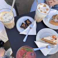Peanut Bites, Apfelkuchen und Karottenkuchen  at A Belle in Bensheim