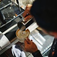 oat milk latte art // mu.sō  at mu.sō coffee  in Los Angeles