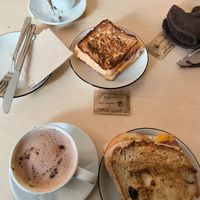 Prensadinho, sandwich mixto, hot cocoa and tea at Black Cat Santiago in Santiago De Compostela