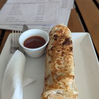 Veganer Roti gefüllt mit Kartoffeln, Karotte, Zwiebeln, Tomate für 0,65 € at Larose Roti Shop in Ahangama