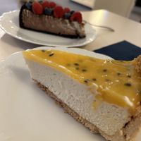 Maracuja Cheesecake und Zebra Cheesecake   at Cafe Leo  in Hof