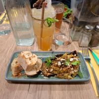 Aubergine rôtie 🍆 et mocktail 🍹 at La Sauterelle in Toulouse