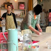 Lenna houdt de controle at Lenna's Kitchen in Den Bosch
