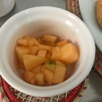 Small fruit dish with menu of the day at Govinda's in Barranquilla