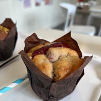 Muffin ai frutti di bosco farcito con marmellata di lamponi at LallabyCakes Busto Arsizio  in Busto Arsizio