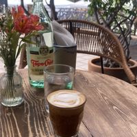 Flat white y agua de cortesía   at Café Zapopan in Zapopan