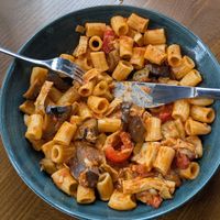 Vegan pastas with vegan "chicken" topping at L'Osteria - Lyon Confluence in Lyon