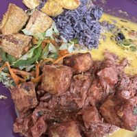 Pato vegano en salsa de maracuyá, hecho en su opción vegana con tofu rebozado    at Caravana in Malaga