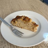 yogurt cake with figs  at Capre e Cavoli in Brescia