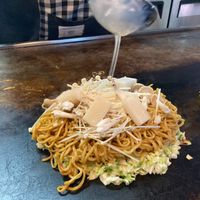 Step2 Pour the stock over the stir-fried vegetables, soba, and batter and adjust the flavor. at Okonomiyaki FUJI in Takehara