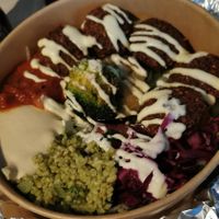 Vegan meze bowl at Humu'z & Döners Hakaniemi in Helsinki