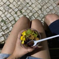 350g - 9€ (açai com toppings de manga, uva, granola, paçoca e creme de goiaba) at Açaí da Rose in Torres Novas