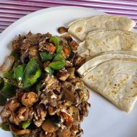 Alambre con tortillas de harina 🤤🥴 at No Suaperro in Mexico City