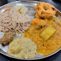 String hoppers + vada at Amirthaa in Colombo