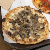 Champignon 3.5 € at Trieste Pizza Bologna in Bologna
