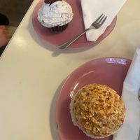 Vegan stracciatella and caramel at CupCakes Wien in Vienna