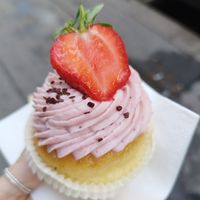 Strawberry vanilla cake at CupCakes Wien in Vienna