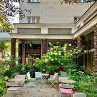 The small garden at CupCakes Wien in Vienna