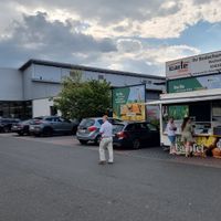 Mo, Di und Freitag steht er zwischen Rewe und Aldi, Mi und Samstag vor der Spielhalle gegenüber.  at Die Kichererbse  in Kriftel