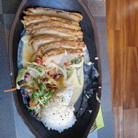 Vegane krosse "Ente" mit Mangosauce at Onkel Ha Vegan in Muelheim-kaerlich