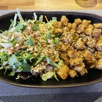 Mixed noodles (24) with vegan chicken  at Onkel Ha Vegan in Muelheim-kaerlich