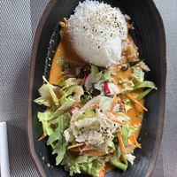 Vegetables curry with rice dish  at Onkel Ha Vegan in Muelheim-kaerlich