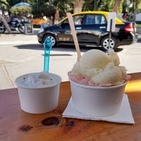 Helados de copao (izquierda) y canela con papaya (derecha) at La Bilbaina in Vicuna