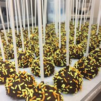 vegan & gf fall themed cake pops at Dee's One Smart Cookie in Glastonbury