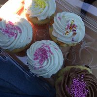 cupcakes at Dee's One Smart Cookie in Glastonbury