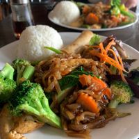 Phad See-iew lunch plate at Araya's Place in Los Angeles