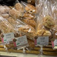 Multi-grain soft bread, flaxseed bread with goji berries, taro pineapple bun, Japanese curry bread at Ijysheng Nanxi in Taipei