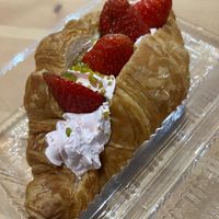 Strawberry croissant at Ijysheng Nanxi in Taipei