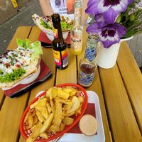 2x Vöner + Dippers mit Aioli Soße und leckeren Getränken. at Vegangster in Rostock