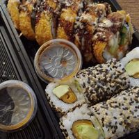 Frittierte rolls und unten: laxx avocado maki! at Katana in Gottingen
