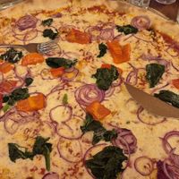 Huuuuuge pizza at L'Osteria  in Paris