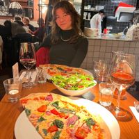 Sharing the vegan pizza and the mista salad  at L'Osteria  in Paris