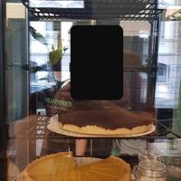 Kuchenvitrine at Veganoven in Erlangen