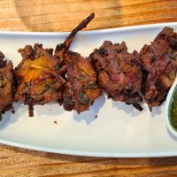 Pakoras con mojo verde at Malum Rex in Astigarraga