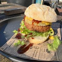 Vegan Burger with pineapple at Gewoan op 'e Dyk in Dokkum