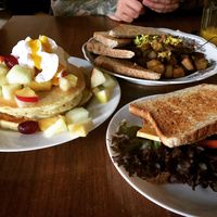 Pancakes, sandwich and scrambled tofu at Mamalicious in Hamburg
