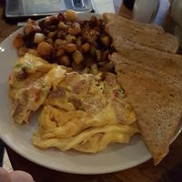 Scrambled eggs with vegan bacon potatoes and toast at Mamalicious in Hamburg