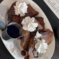 Chocolate French Toast mit Ahornsirup  at Mamalicious in Hamburg